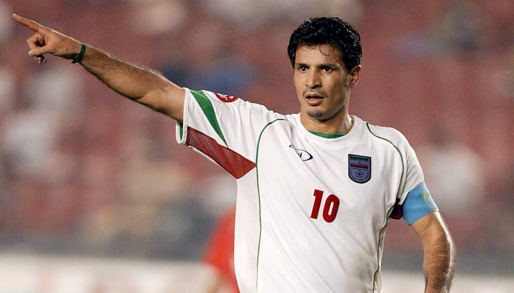 La légende du foot iranien Ali Daei se dit victime de «menaces»