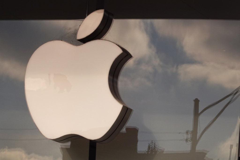 Elon Musk s'en va-t-en guerre contre le tout-puissant Apple