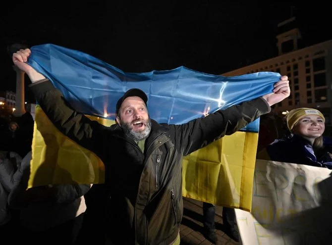 Près de Kherson, fleurs et mines accueillent les soldats ukrainiens