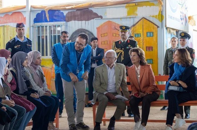 Le roi et la reine de Suède visitent un camp de réfugiés en Jordanie