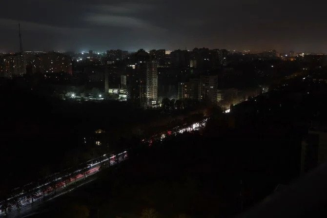 Des millions d'Ukrainiens toujours privés de courant après des frappes russes