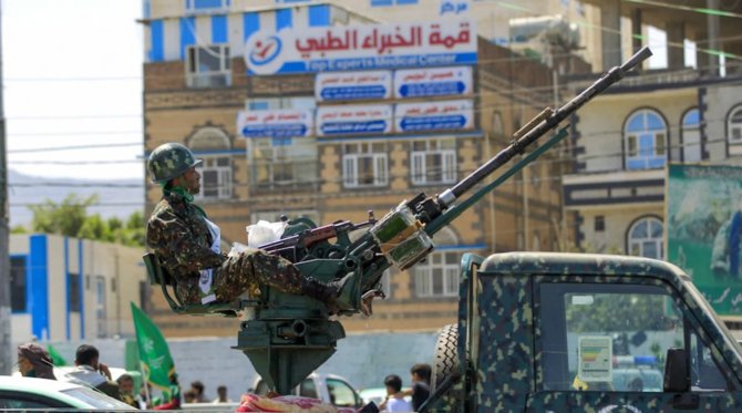 Les attaques des Houthis «mènent le gouvernement yéménite au bord de la faillite»