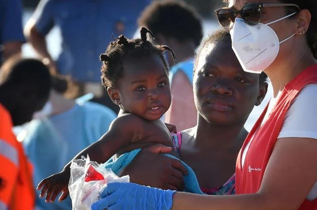 Migrants : les enfants secourus doivent débarquer dans un port sûr, demandent des associations