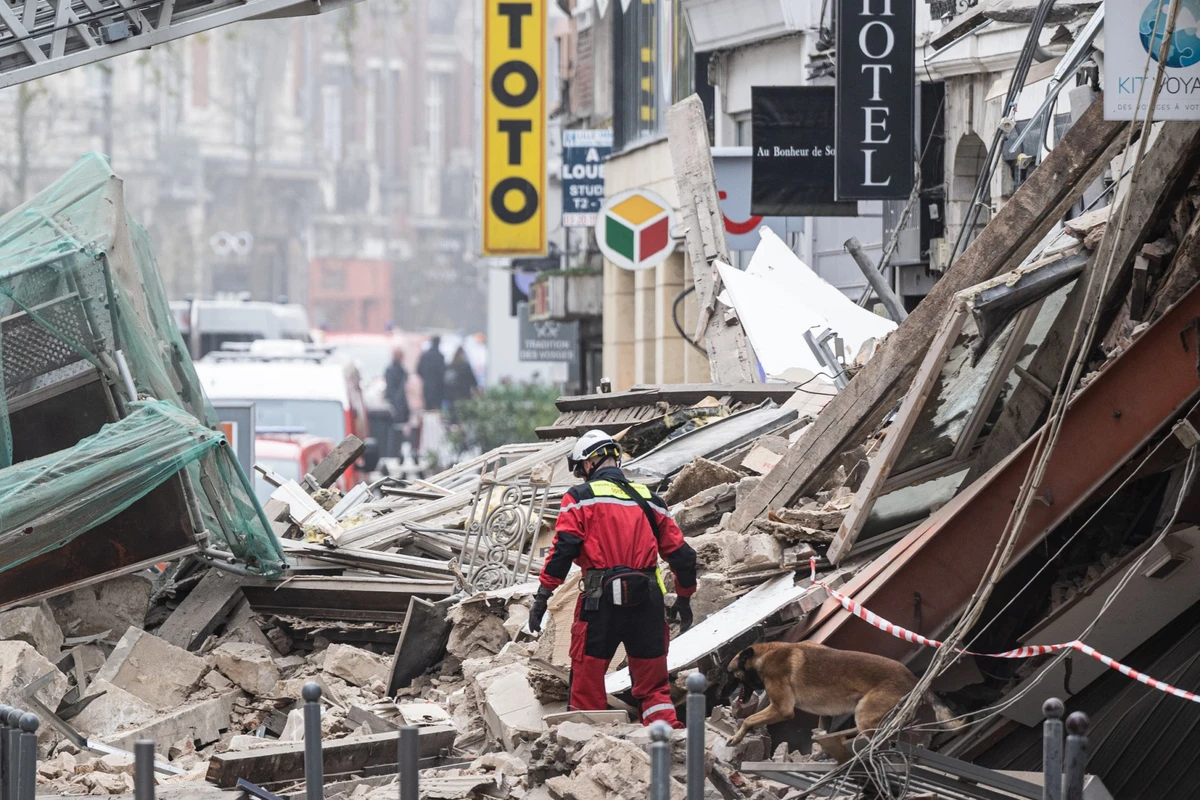 Un corps retrouvé après l'effondrement de deux immeubles à Lille