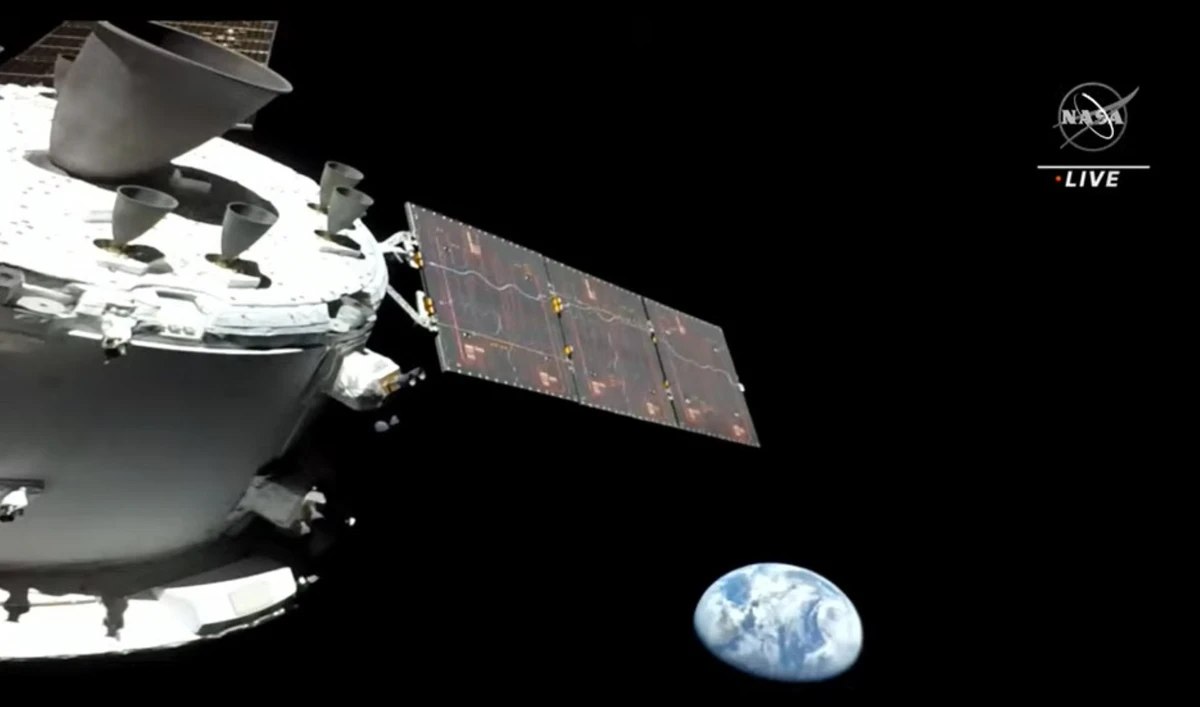 Le vaisseau Orion placé en orbite lunaire