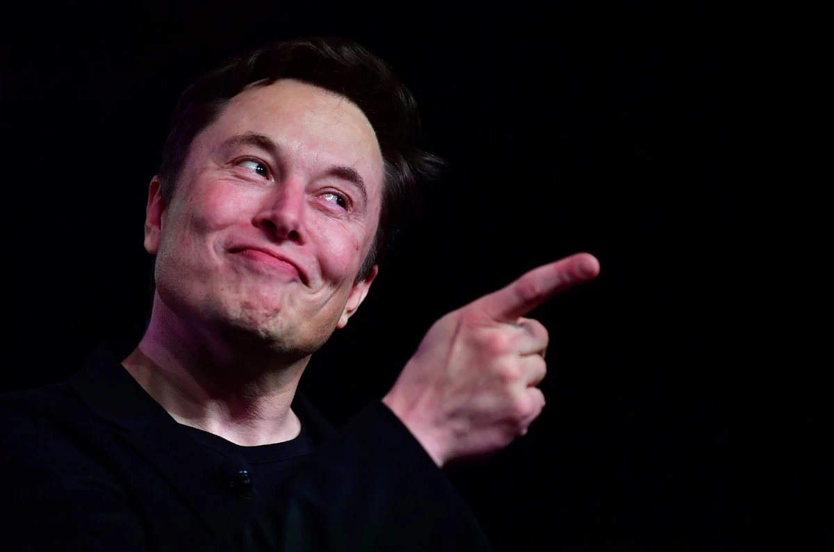 Elon Musk annonce le rétablissement des comptes suspendus sur Twitter
