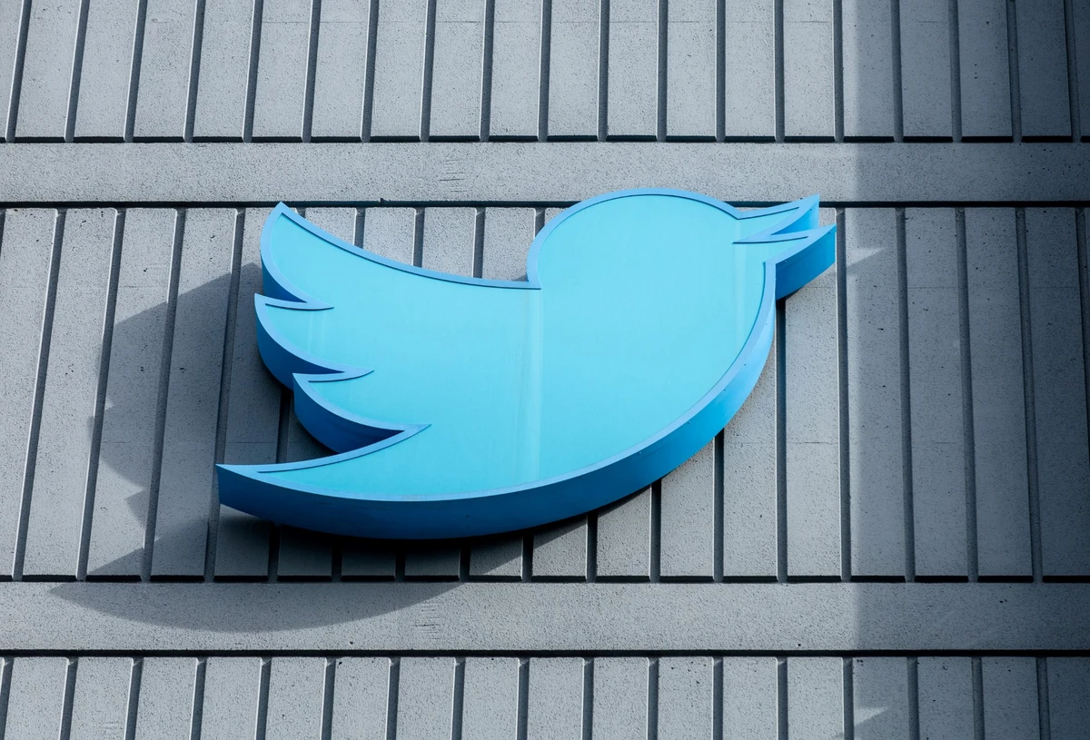 Désinformation: Le gendarme français des médias interpelle Twitter