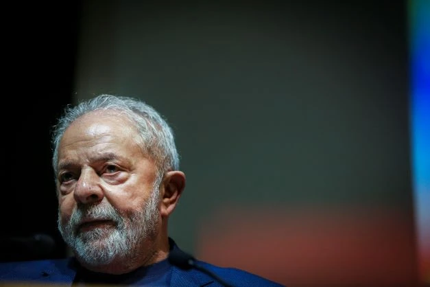 Brésil: nouveau recul du chômage, à un mois de l'investiture de Lula