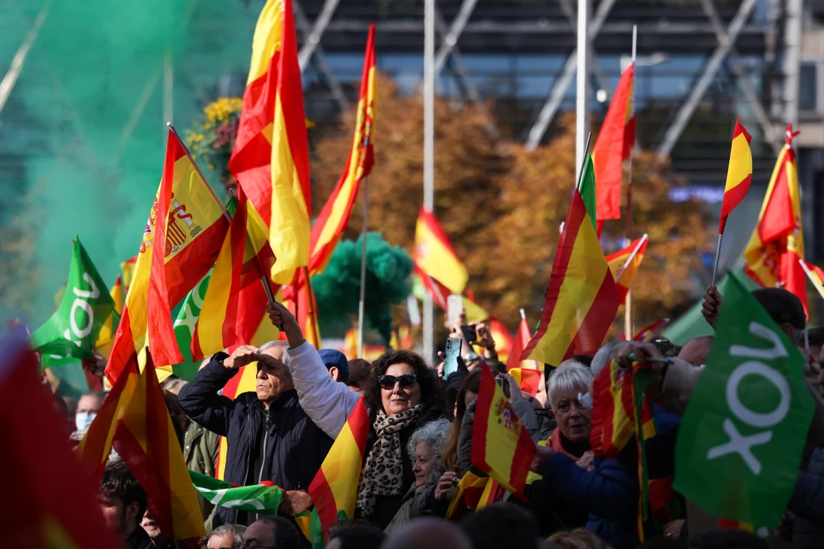 Espagne: des milliers de sympathisants d'extrême droite manifestent contre le gouvernement