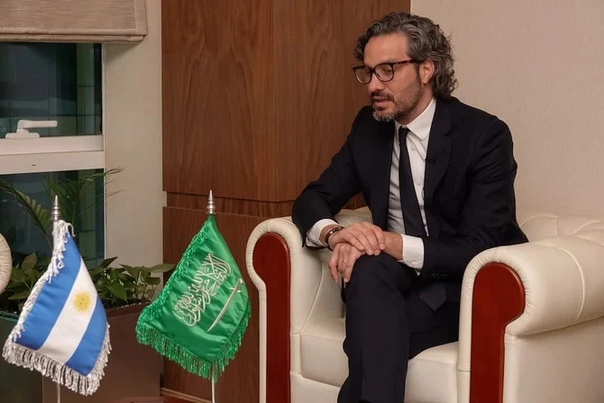 Climat: La transition énérgetique, clé de la lutte saoudo-argentine selon le ministre argentin des AE
