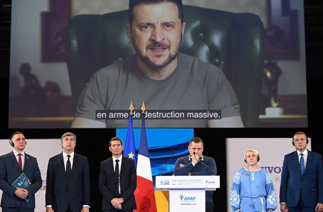 Zelensky appelle les maires français à fournir de l'aide pour «survivre à l'hiver»