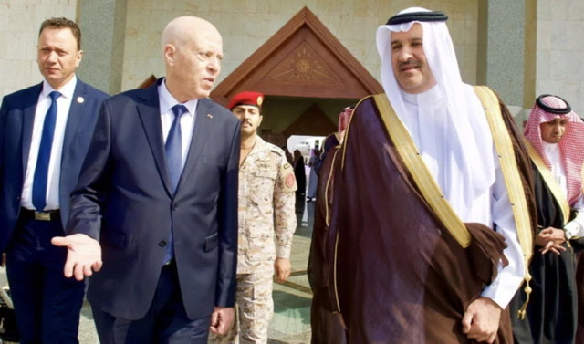 Le président tunisien, Kaïs Saïed, arrive à Médine