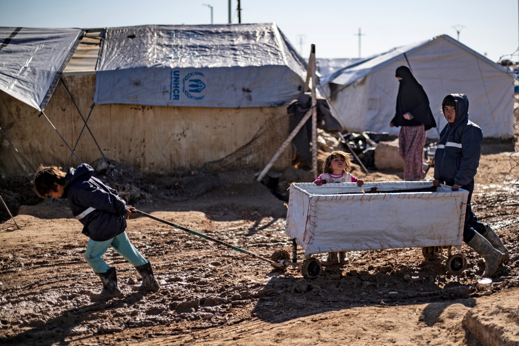 Appel de familles pour le rapatriement d'enfants de camps de prisonniers jihadistes syriens
