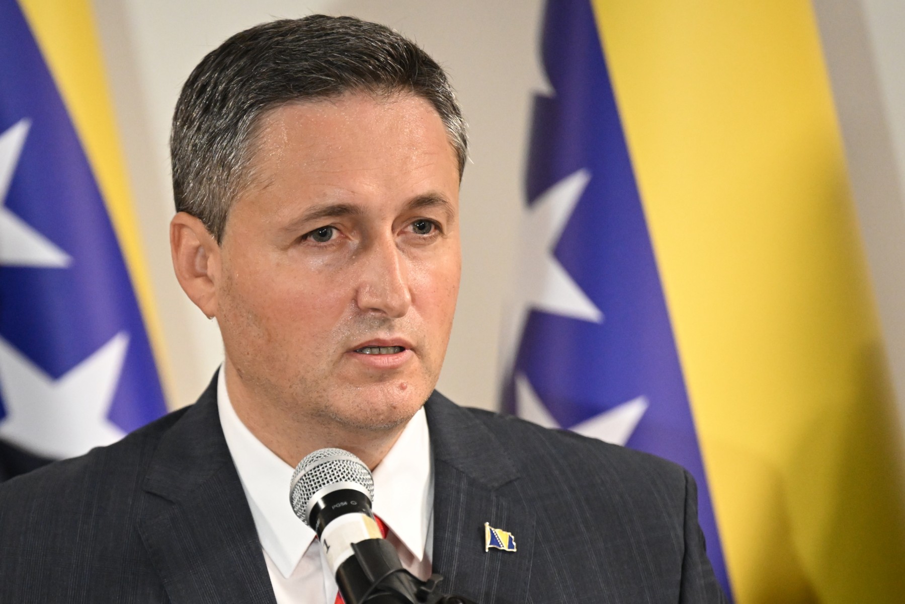 L'UE octroie formellement le statut de candidat à la Bosnie
