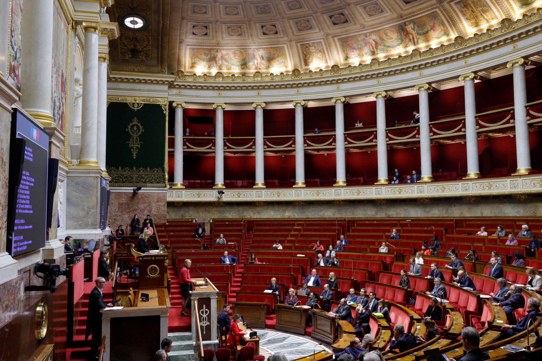 Le budget définitivement adopté, au bout de dix 49.3
