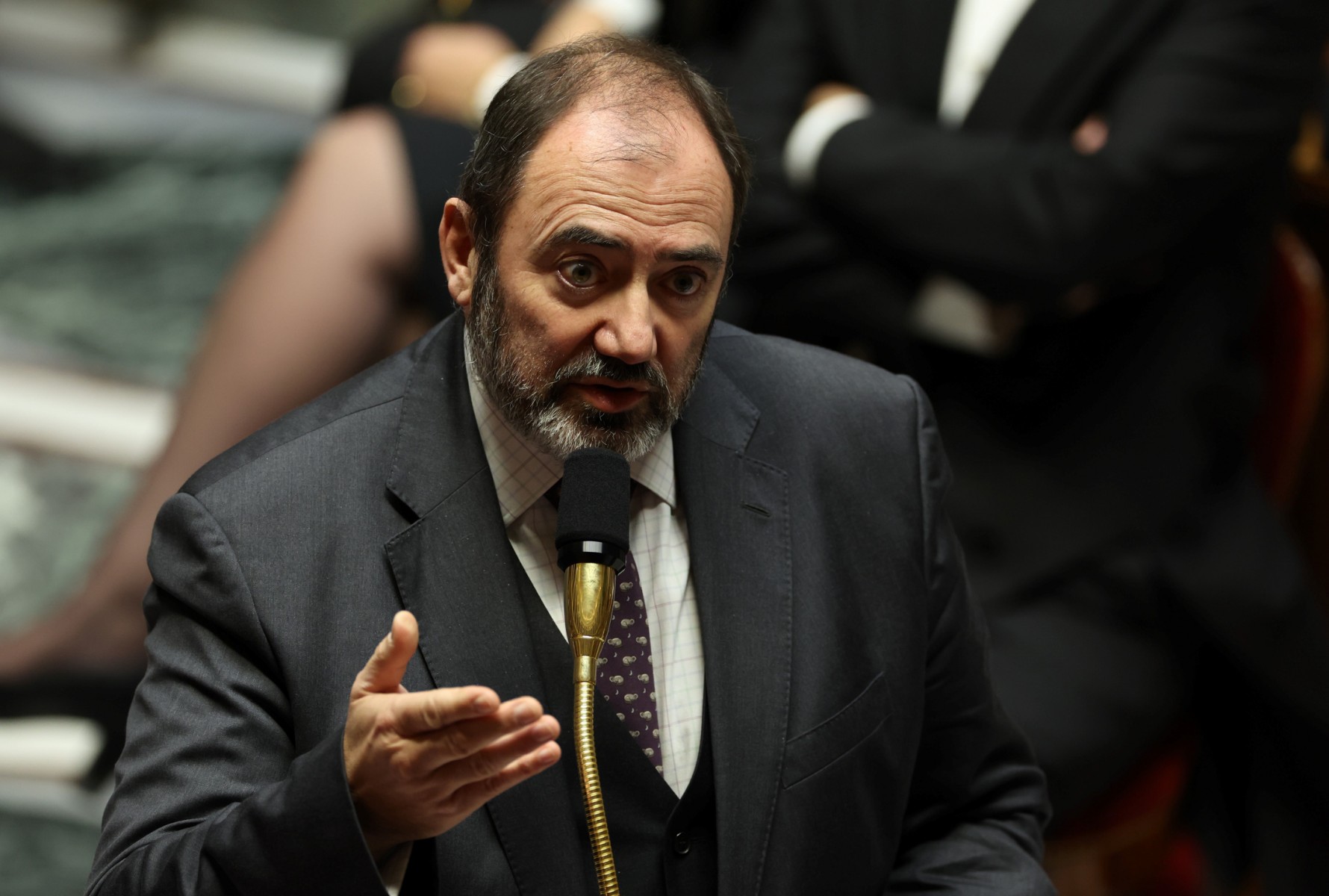 Covid: le gouvernement presse à la vaccination mais prudent sur le masque obligatoire