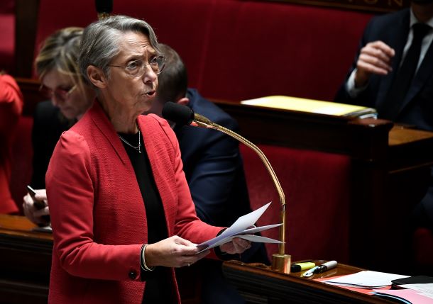 Borne déclenche un septième 49.3, la Nupes réplique par une motion de censure