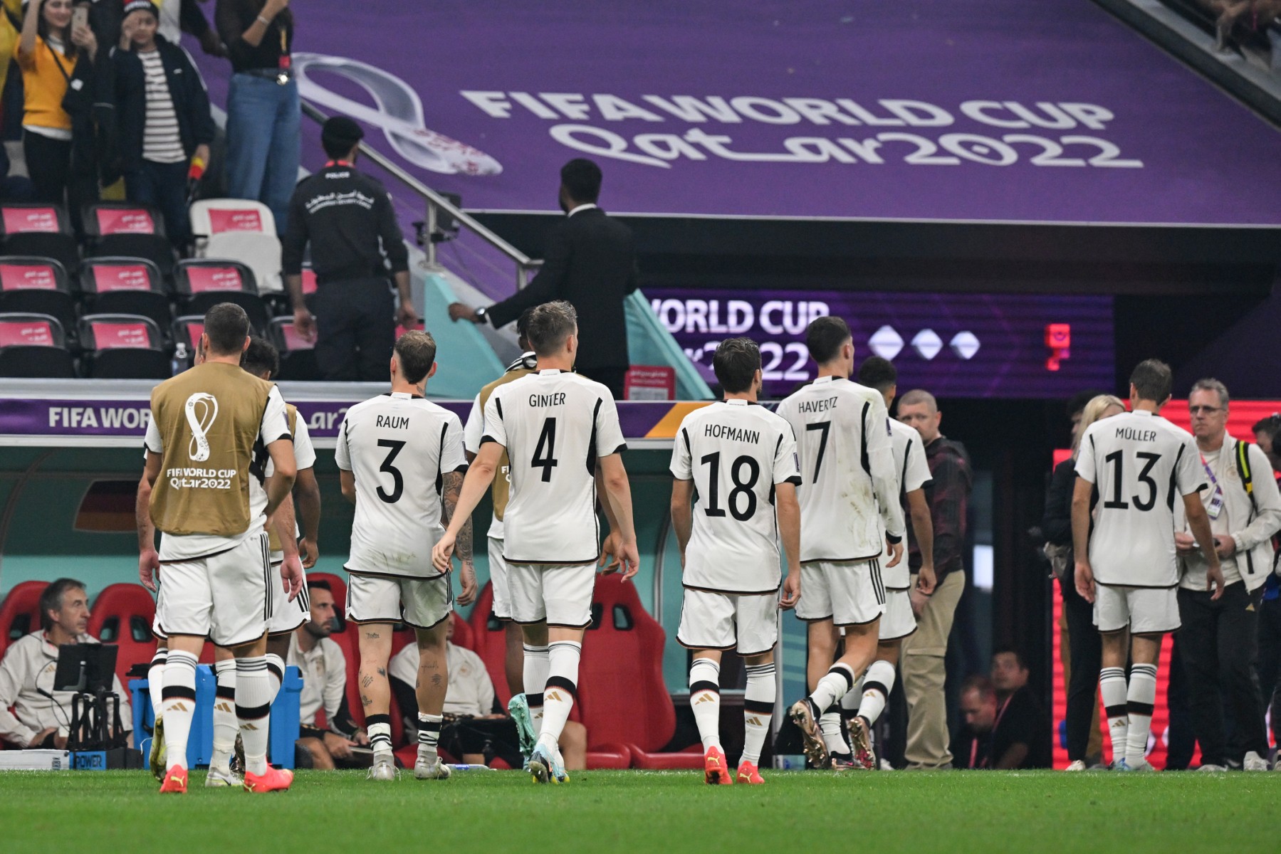 L'Allemagne, géant déchu du football, a quitté le Mondial-2022 jeudi par la petite porte, malgré une victoire 4-2 contre le Costa Rica insuffisante pour lui ouvrir le chemin des huitièmes de finale (Photo, AFP)