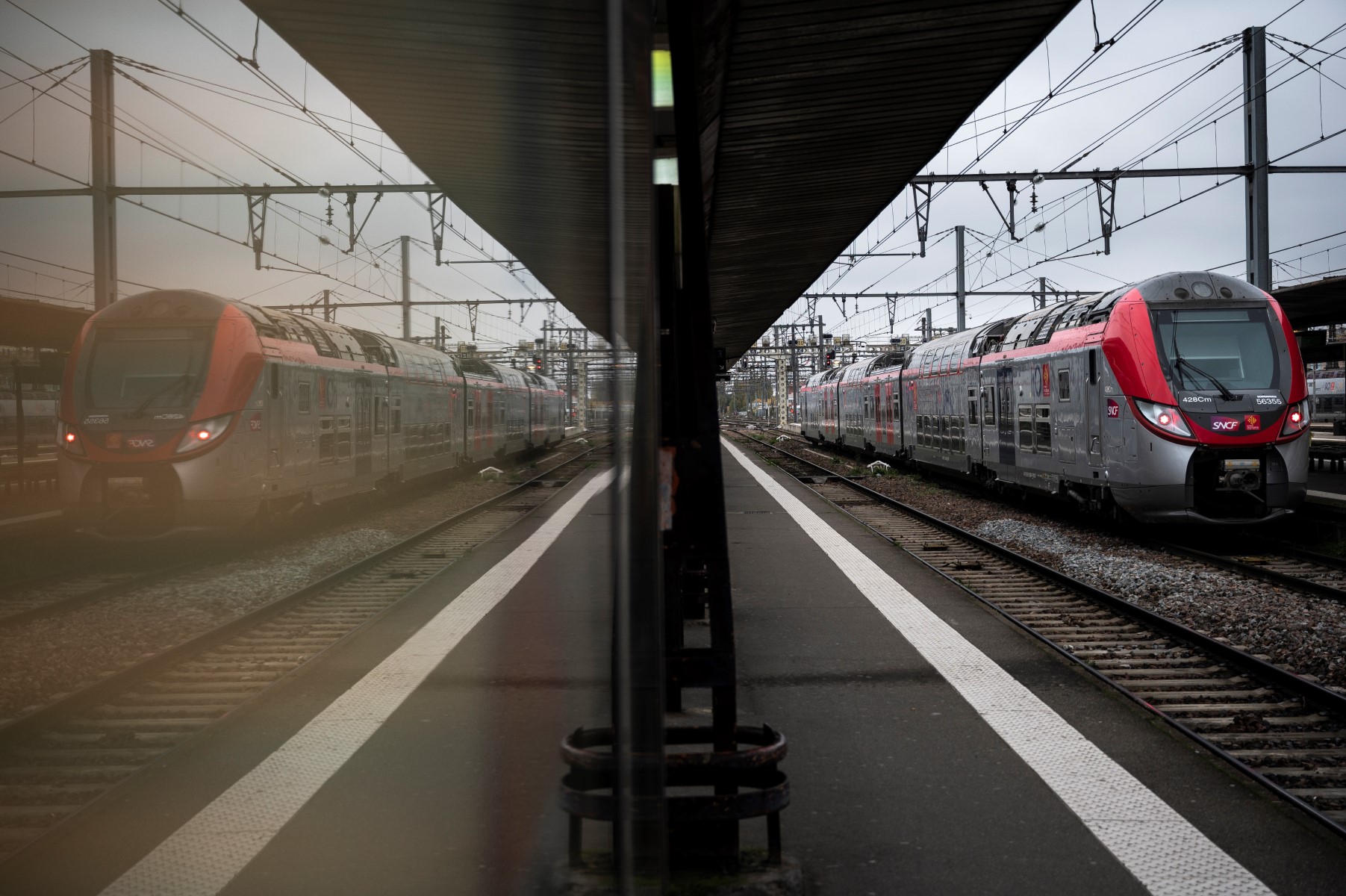 Grève à la SNCF: pas de mobilisation massive, la direction fait une offre pour revaloriser les salaires