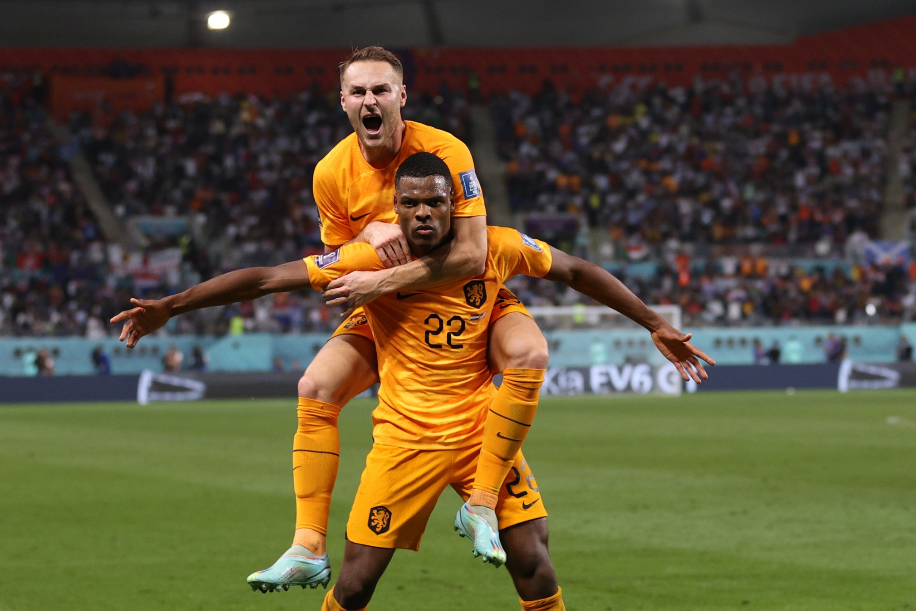 Mondial: Oranje mécaniques, les Pays-Bas première équipe en quarts