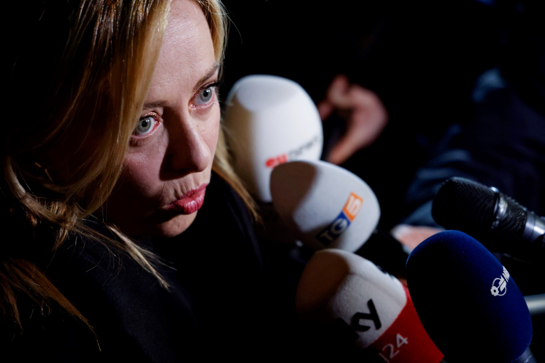 Grèce: Des anarchistes revendiquent l'attaque de voitures de l'ambassade d'Italie