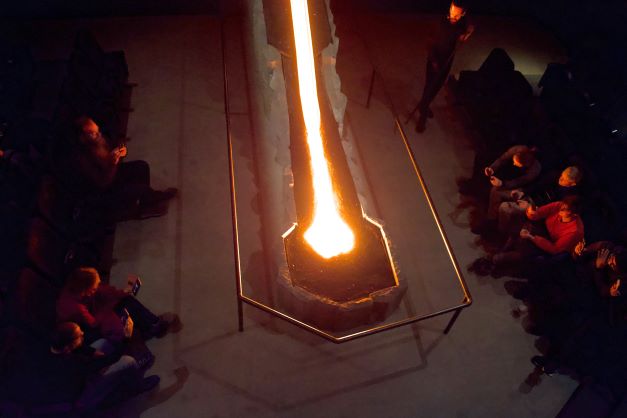 La lave coule à Reykjavik dans un spectacle plus vrai que nature