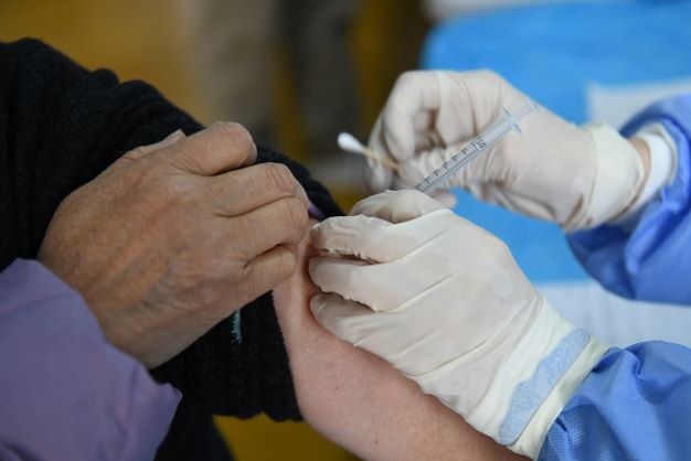 Covid: deux nouveaux vaccins autorisés en rappel par la HAS