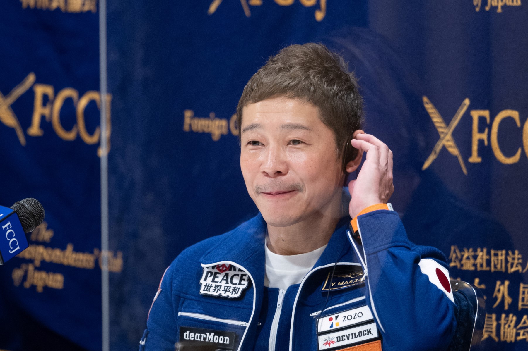 Le milliardaire japonais Yusaku Maezawa (notre photo), a annoncé le 8 décembre 2022 huit membres d'équipage qui le rejoindront pour un voyage autour de la Lune prévu en 2023 sur une fusée SpaceX encore en cours de développement. (Photo par Philip FONG / AFP)
