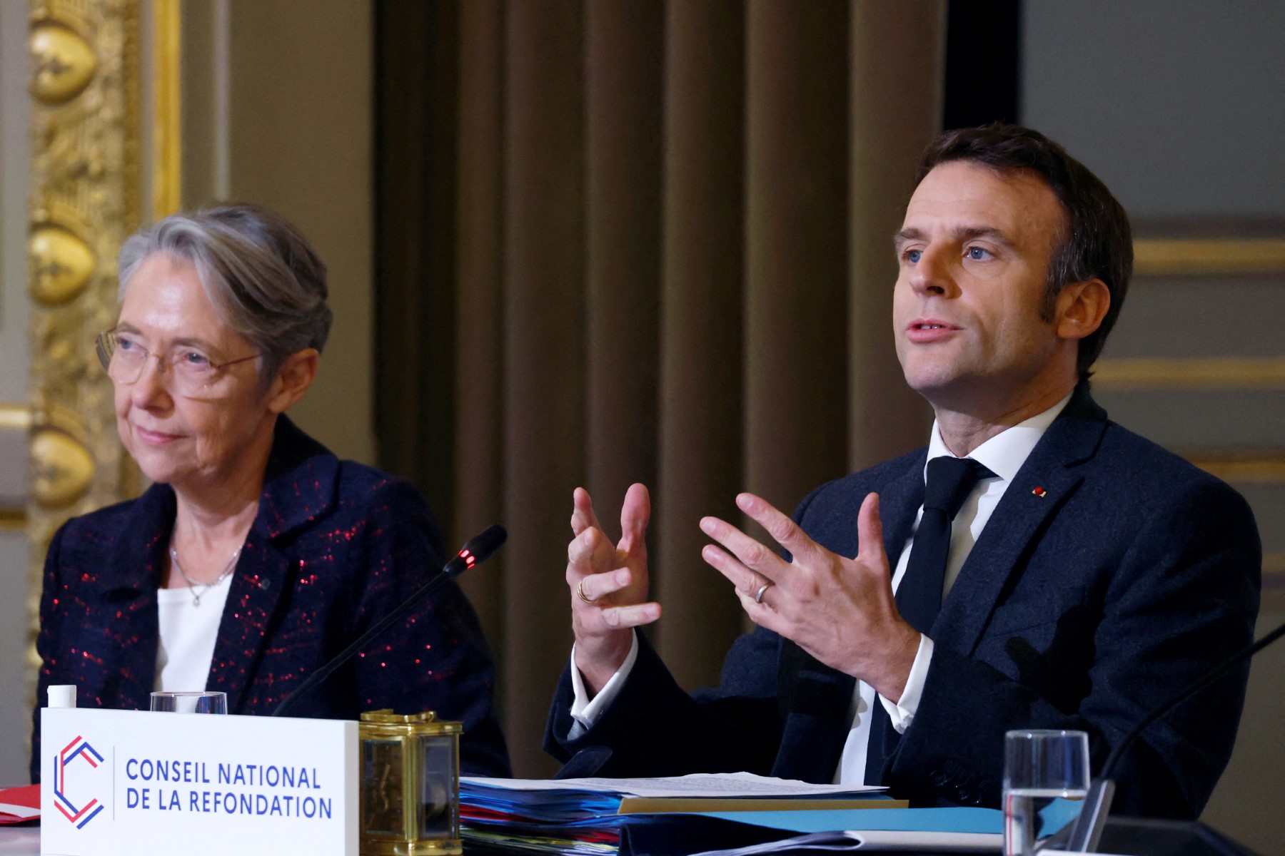 La popularité de Macron stable, Borne agrège plus de mécontentement, selon un sondage