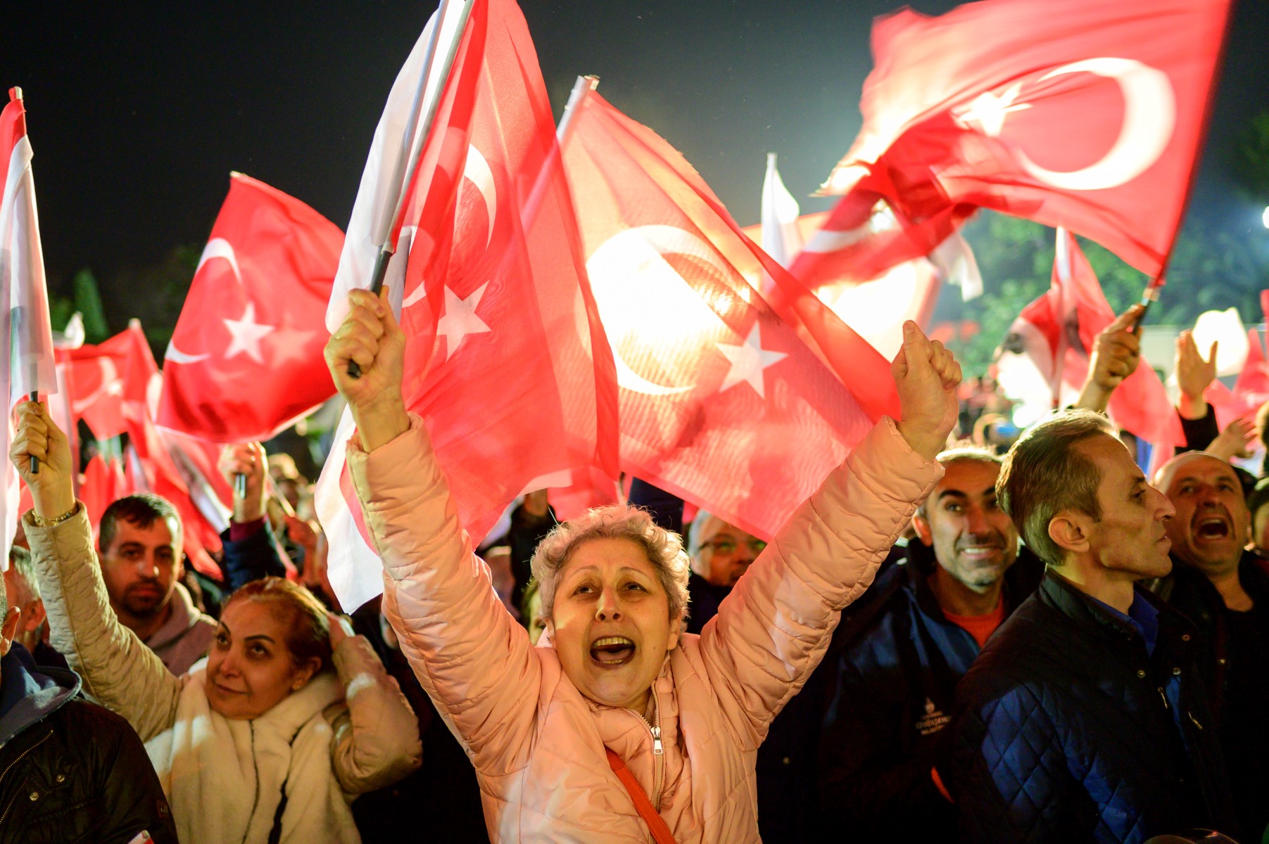 Manifestations et critiques internationales après la condamnation du maire d'Istanbul