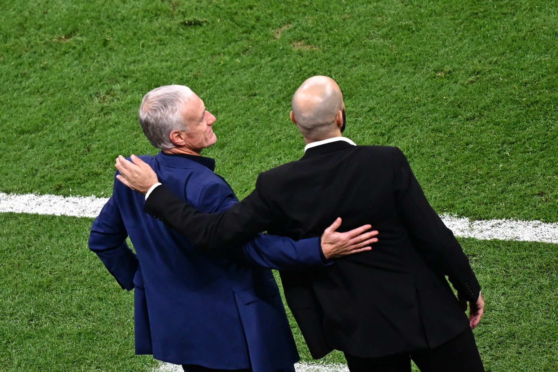 Mondial: Regragui « fier » du Maroc et désormais « derrière » l'équipe de France