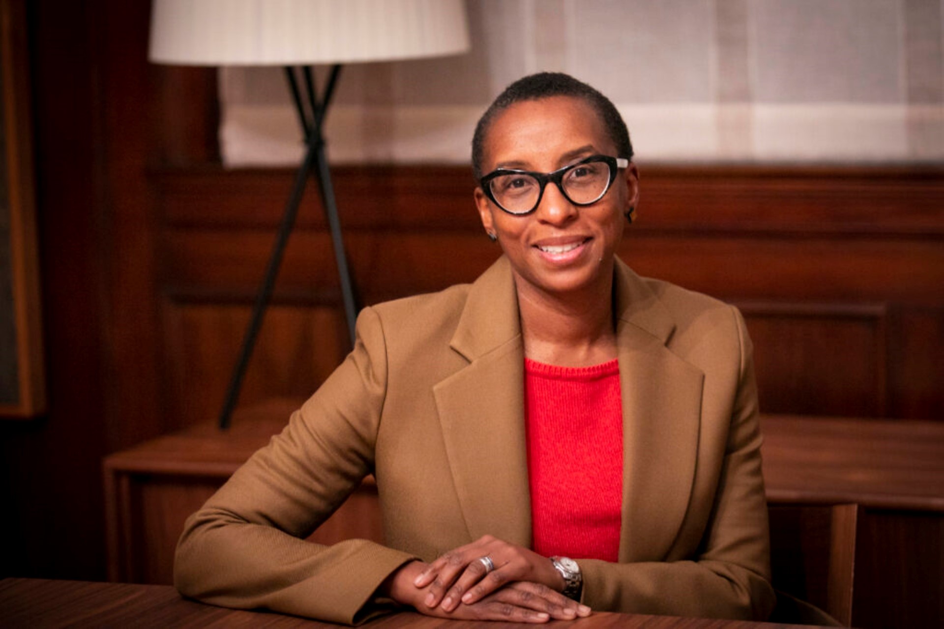 Dans cette image du 14 décembre 2022, publiée par l'Université de Harvard, Claudine Gay pose pour une photo. (Photo de Stephanie Mitchell / Université de Harvard / AFP)