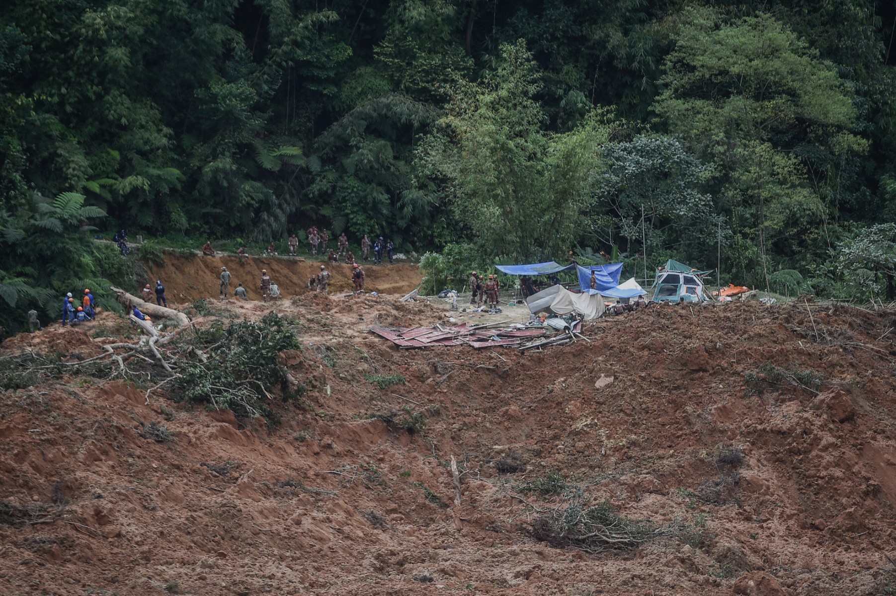 21 morts dans un glissement de terrain en Malaisie