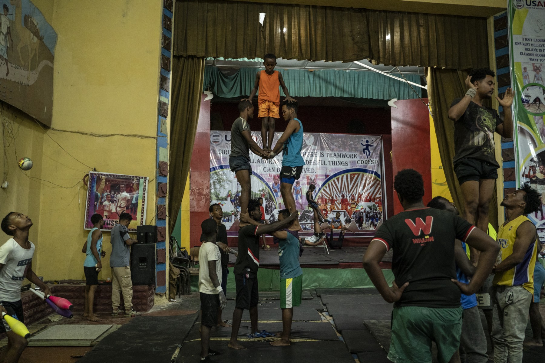 En Ethiopie, le Cirque de Dire Dawa enseigne la discipline