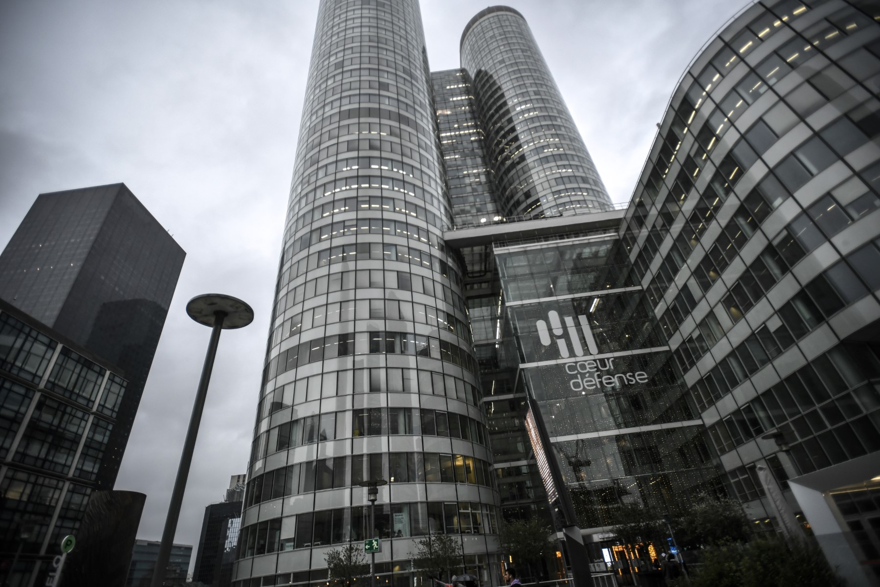 A La Défense, la plus grande tour de bureaux d'Europe économise l'électricité