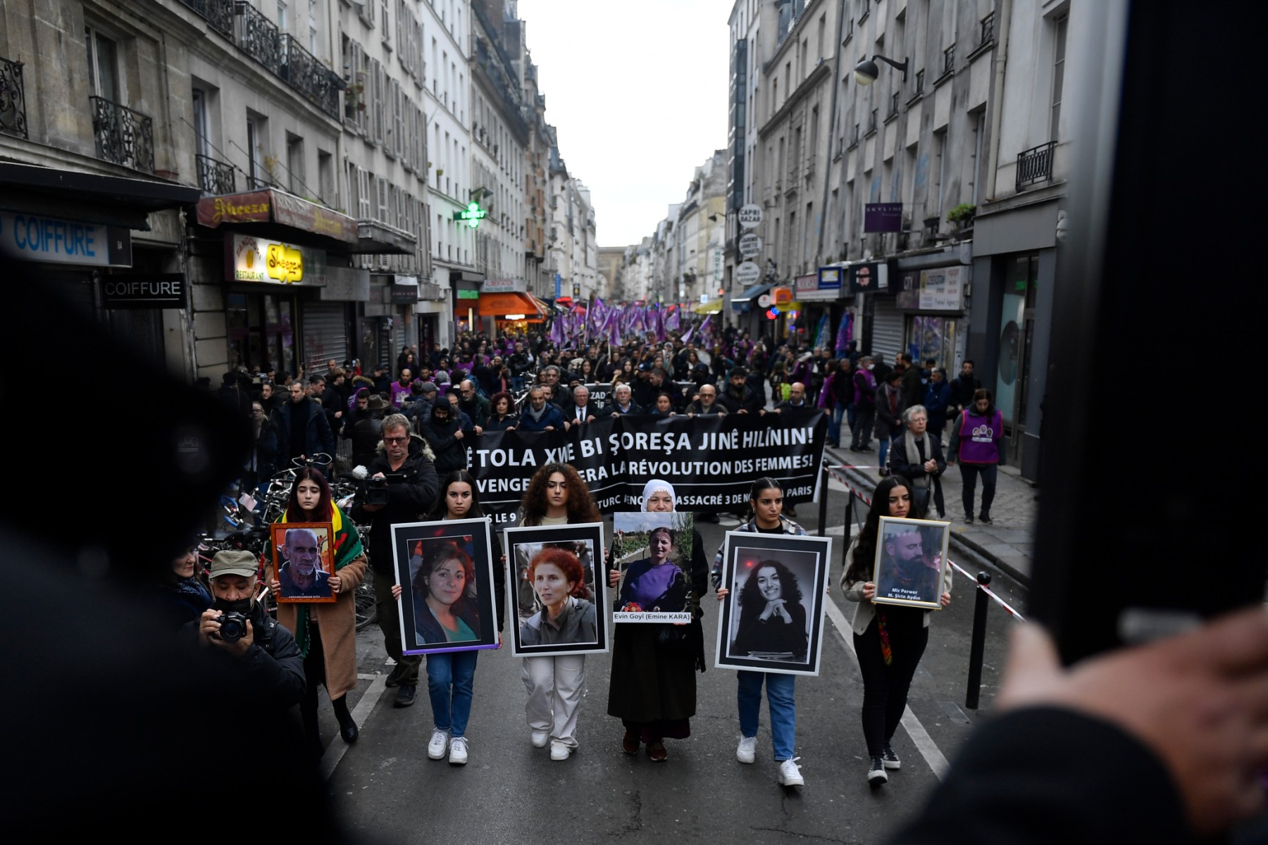 Kurdes tués à Paris: incarcération du tireur présumé, tension franco-turque