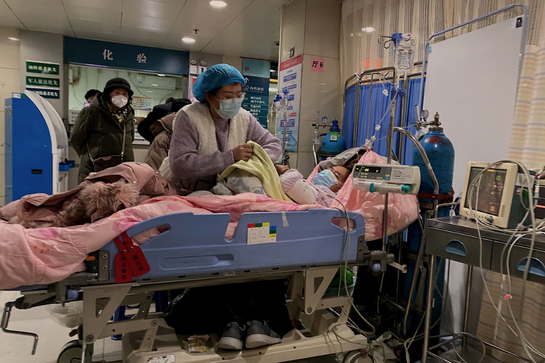En Chine, des médecins contaminés en première ligne auprès des malades de Covid