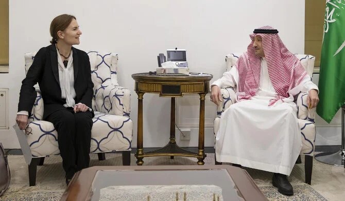 Un ministre saoudien reçoit une diplomate française à Riyad
