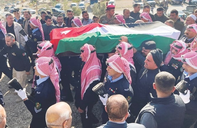 La Jordanie enterre un officier de police tué lors de manifestations contre la hausse des prix du carburant