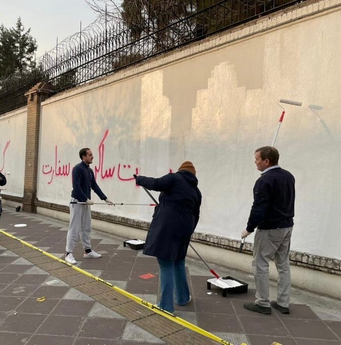 L'ambassade britannique à Téhéran à nouveau dégradée par des graffitis prorégime