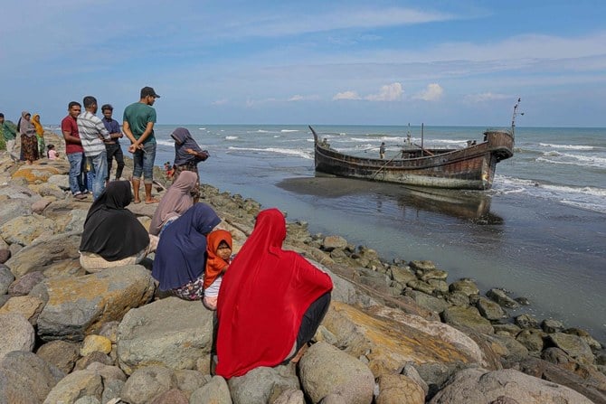 Des réfugiés rohingyas atteignent l'Indonésie après des semaines en mer