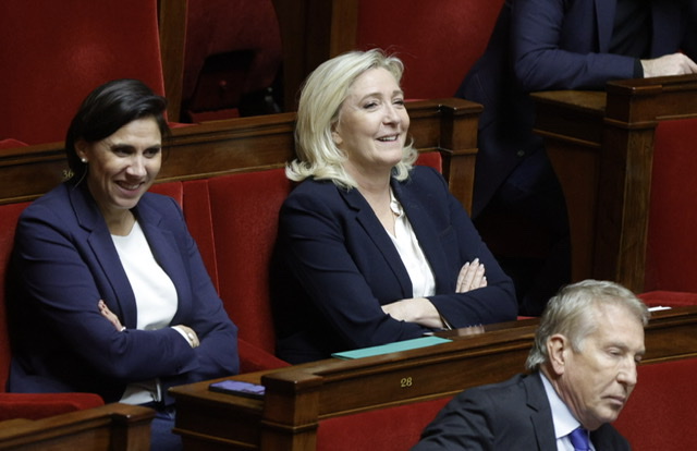 Ukraine: Macron accuse Marine Le Pen d'entretenir un «discours de capitulation»