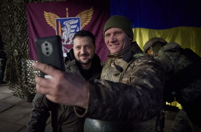 Ukraine: Nouvelle attaque au drone sur une base russe, les Américains mitigés