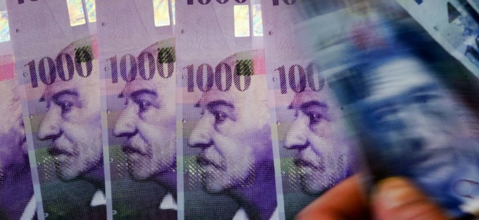 Seulement en Suisse ? Il perd 20 000 francs dans la rue et on les lui rend