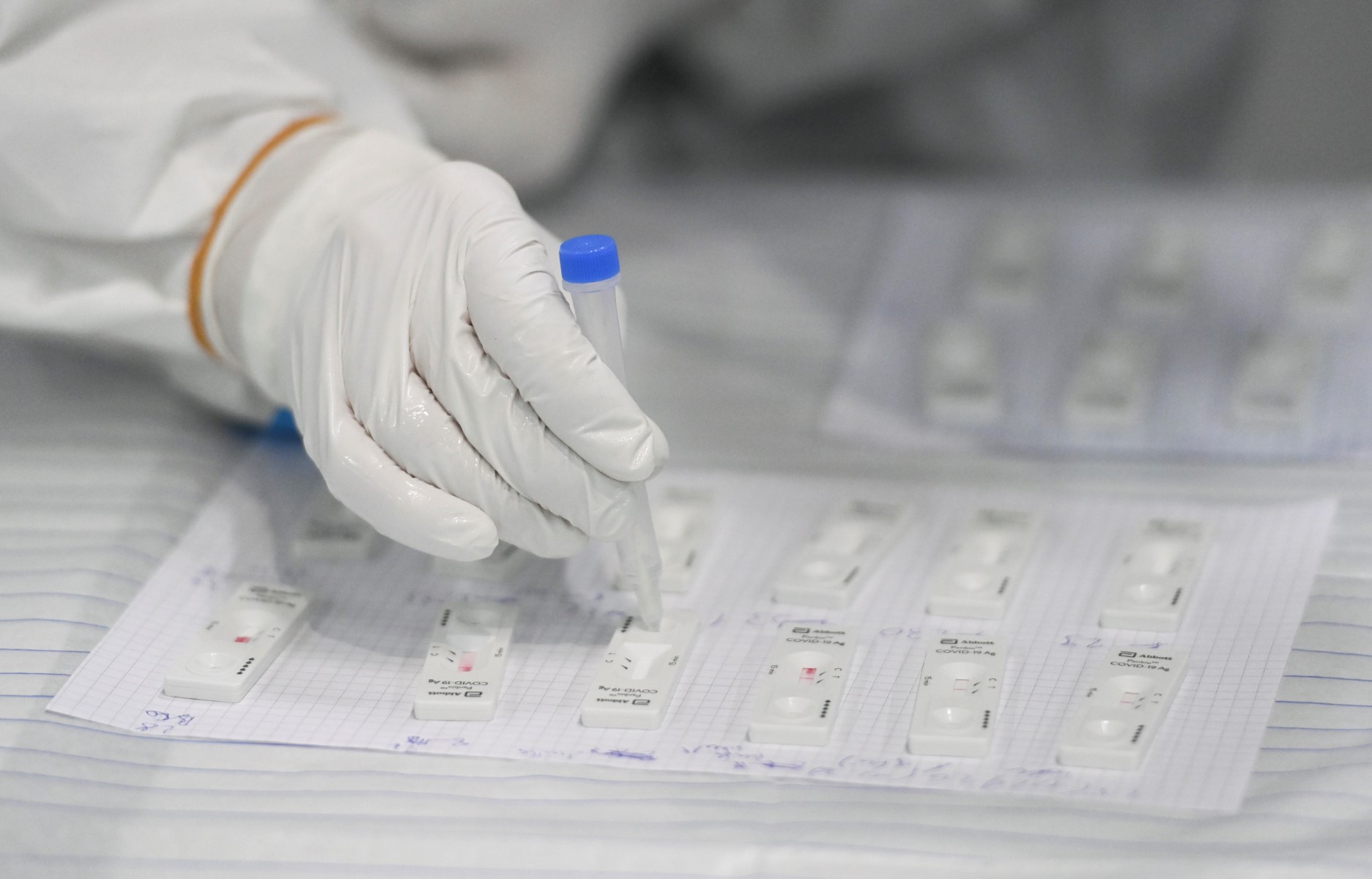 Une «triple épidémie» inédite et d'évolution incertaine, selon Santé publique France