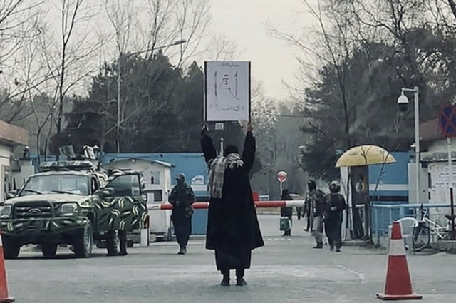 Afghanistan: Le chef de l'ONU exige l'annulation d'interdictions d'emploi et d'éducation des femmes