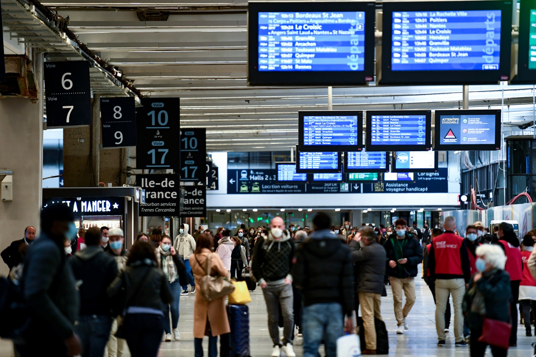 Paris: deux SDF interpellés gare Montparnasse pour menaces de mort
