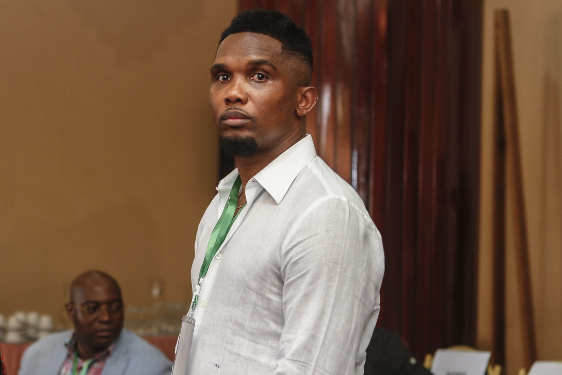 Mondial 2022: Samuel Eto’o s’excuse après avoir violenté un youtubeur algérien à Doha