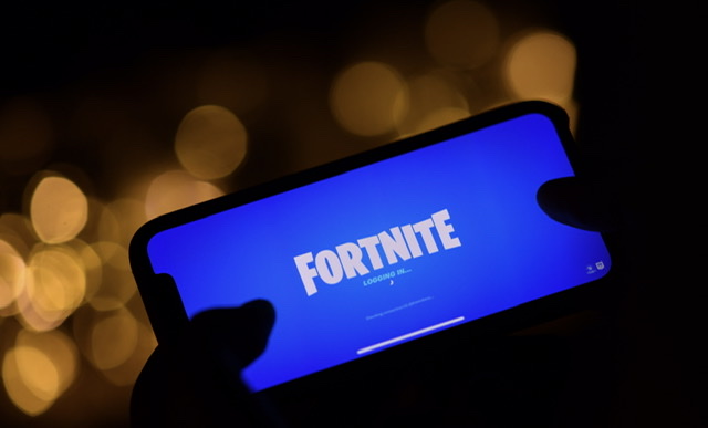 Le jeu vidéo Fortnite, accusé de créer une dépendance, poursuivi au Canada