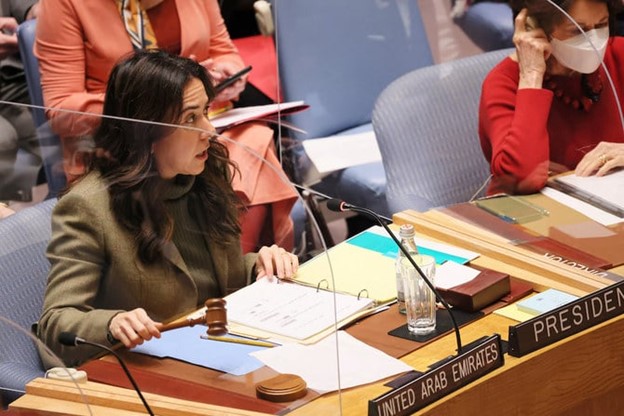Les EAU condamnent l’interdiction faite par les talibans aux femmes de travailler dans des ONG